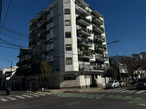 Departamento 3 ambientes al frente con balcon y cochera