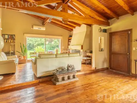 Casa 5 ambientes con 2 baños