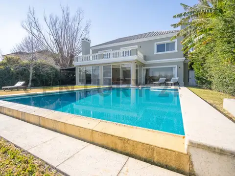 Casa en Venta de 3 dormitorios a la laguna Barrio Altamira