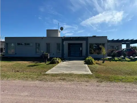 Av. Juan Pablo Ii 1 , Piso 1