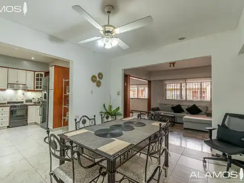 VENTA CASA DE 5 AMBIENTES EN HAEDO