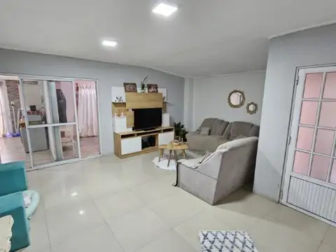 Casa 4 ambientes con 1 baño