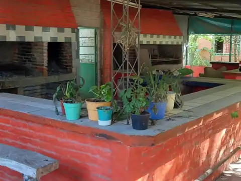 Lote con Resto/Parrilla, Casa Quinta y Piscina - Ideal Emprendimiento Gastronómico
