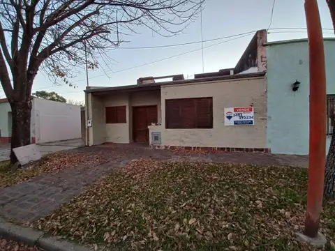 VENTA CASA A REFACCIONAR ZONA CENTRO