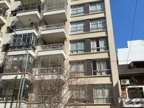 2 AMB S/PISO CON BALCON, SUPER LUMINOSO, 2 AIRES FRIO/CALOR, MUY BUENA UBICACION  