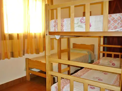 - VENTA EN BLOCK - Casa 3 amb. + 2 Dúplex + Depto 2 amb. - San Rafael