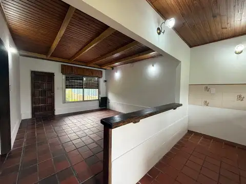 Casa en Alquiler con 1 cochera