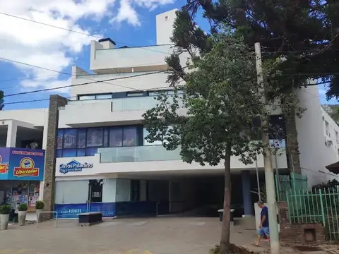 VENTA COCHERA CARLOS PAZ - A MTS TEATRO LUXOR