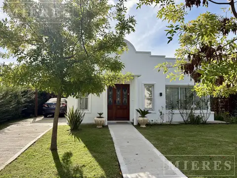 Casa en venta en San Ramiro, Pilar del Este
