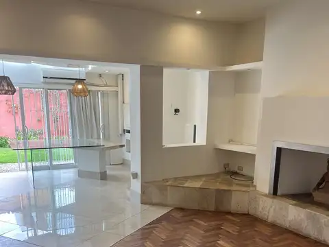 Casa en Venta con 3 cocheras