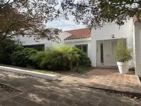 ¡Venta! Moderna Casa en Urca - Toda en un planta ¡Con Escritura!