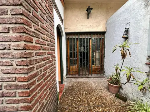 Casa 7 ambientes con 4 baños