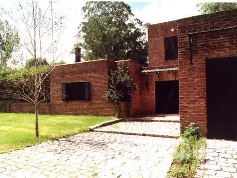 VENTA | CASA Luminosa con gran Jardin y Pileta | Tronador al 300 Barrio Altavista