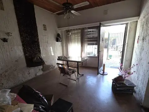 Casa 4 ambientes con 1 baño