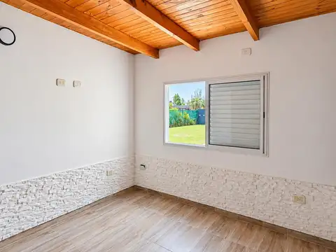 Casa en Alquiler con 2 cocheras