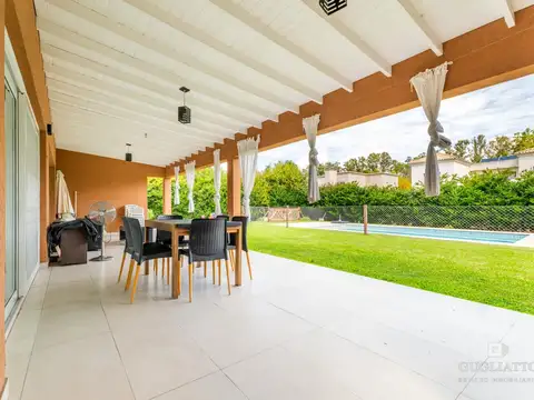 Casa con 3 dormitorios y piscina