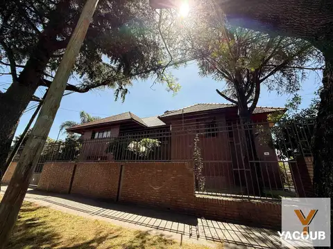 Casa 6 ambientes con 7 baños