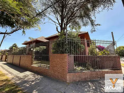 Casa en Venta con 6 cocheras