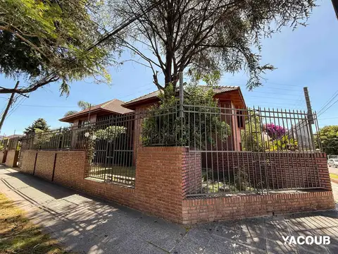 Casa en Venta con 6 cocheras