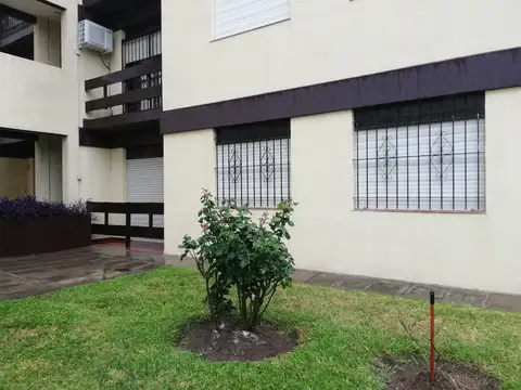 Combatientes De Malvinas 1400, Piso baj