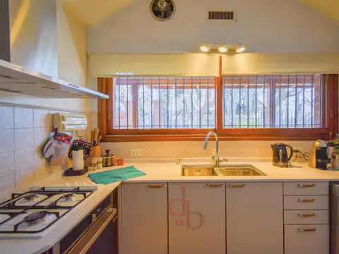 Casa 6 ambientes con 3 baños