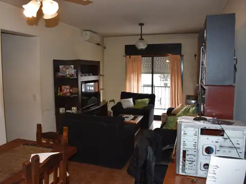 Merolla - Departamento De 4 Ambientes, Amplio Y Luminoso