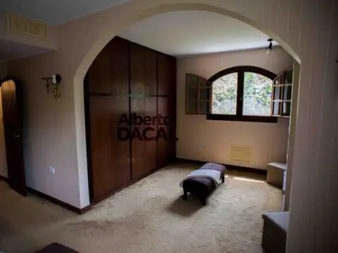 Casa en Venta con 3 cocheras