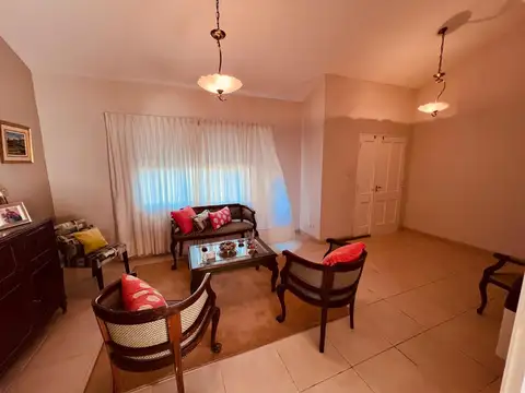 Casa en Venta en Jardines Del Jockey, USD 320.000