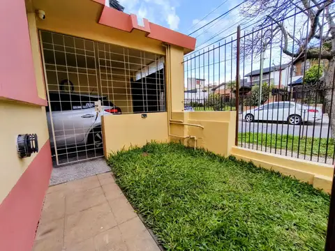 PH en venta 4 ambientes Villa Ballester ,en planta baja con doble jardin ,cochera cubierta  Apto Cre