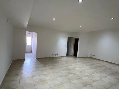 Depto Tipo Casa en Alquiler al Este