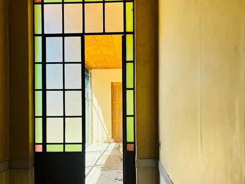 Casa 6 ambientes con 2 baños