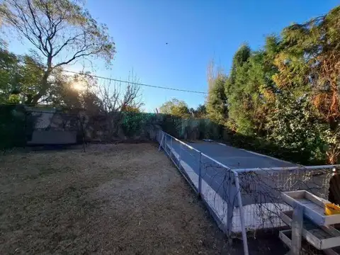 Casa en Alquiler con 2 cocheras