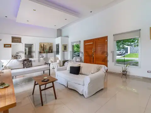 Casa en Venta en Barrio Villa Rosa, USD 334.900
