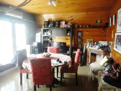 Casa 4 ambientes con 2 baños