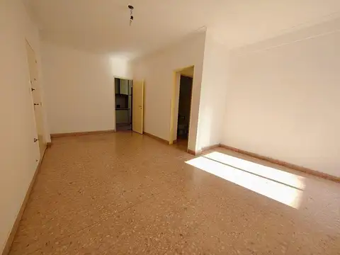 Mitre 200, Piso 2