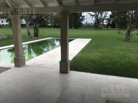 Casa 6 ambientes con 4 baños