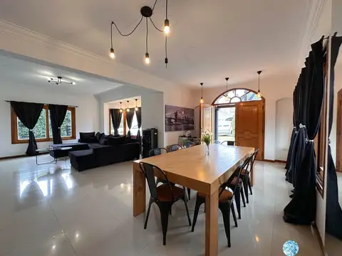Casa 5 ambientes con 2 baños