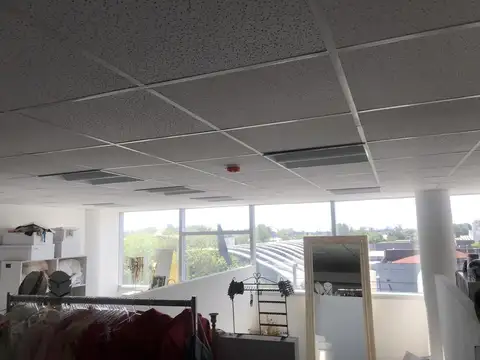 Oficina en Venta con 4 cocheras