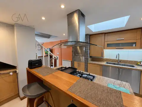 Casa 6 ambientes con 4 baños