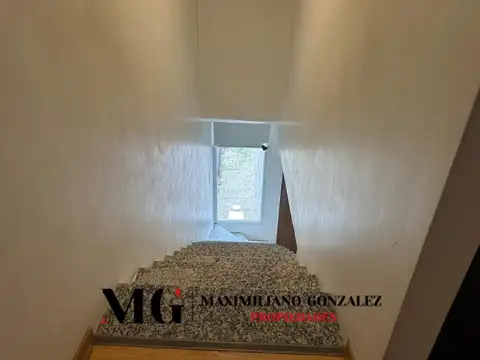 Casa en Alquiler con 2 cocheras