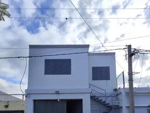 Galpon en Alquiler con depto de 2 Dorm en planta alta