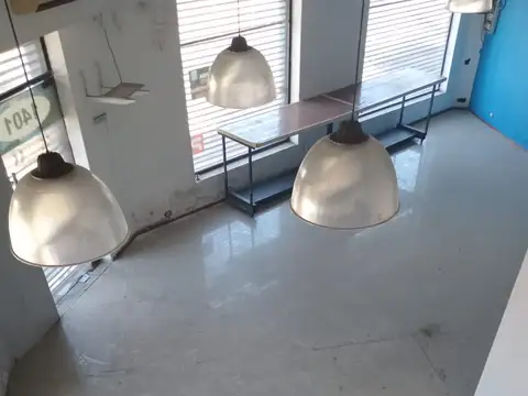 se venden 2 locales en Avellaneda.