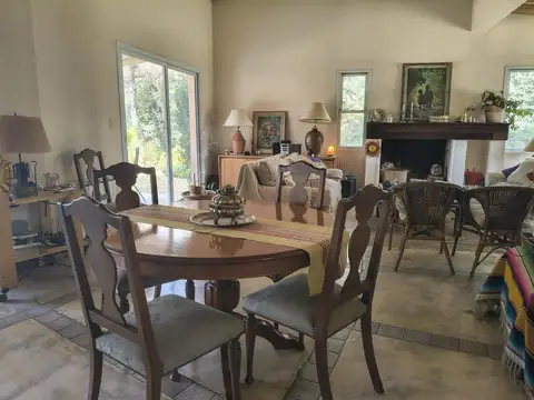 Casa 5 ambientes con 2 baños