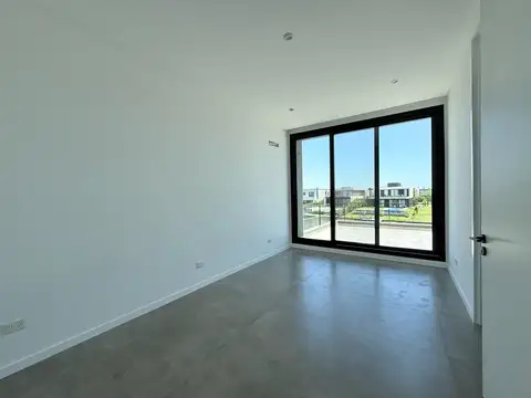 Casa 6 ambientes con 5 baños