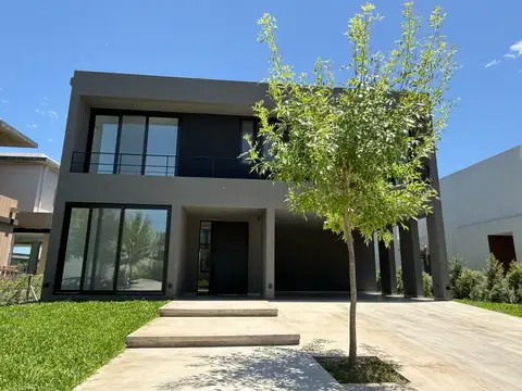 Casa en Venta en Nordelta Carpinchos, USD 990.000