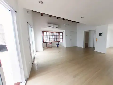 Hermosa casa reciclada a nuevo - A estrenar - Cochera - Parrilla