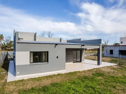 Casa en Venta con 2 cocheras