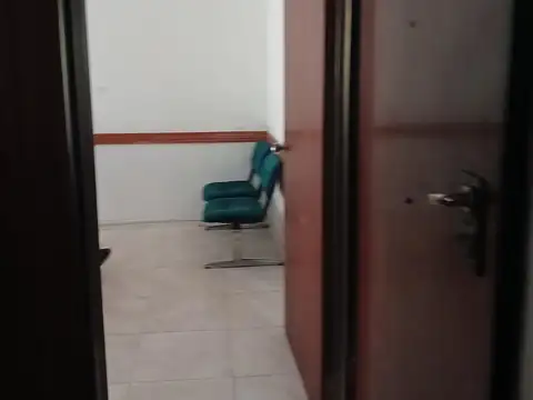 OFICINA EN EXCELENTE UBICACION URUGUAY AL 200 