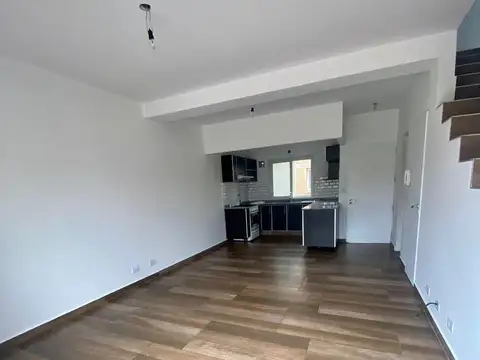 Depto Tipo Casa en Alquiler en Munro, $ 1.050.000