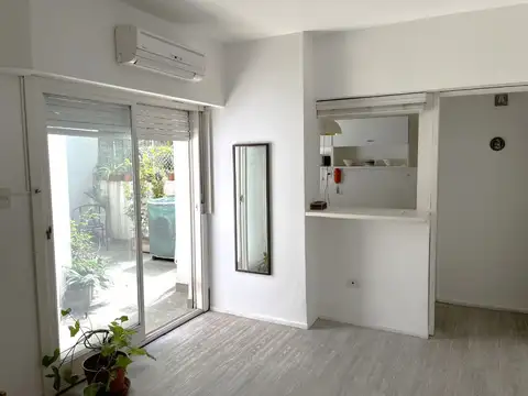 Zona Ub - Edificio de Categ. - 2 Ambientes, Patio - Vig. 24 Hs - Apto Profesional